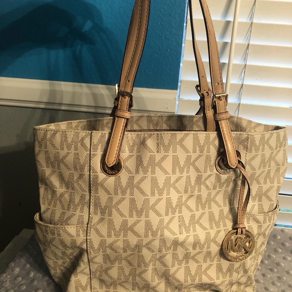 White leather Michael Kors bag